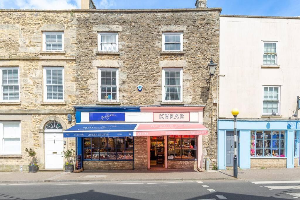 Light And Central Apartment Above Knead Bakery Tetbury Exterior photo