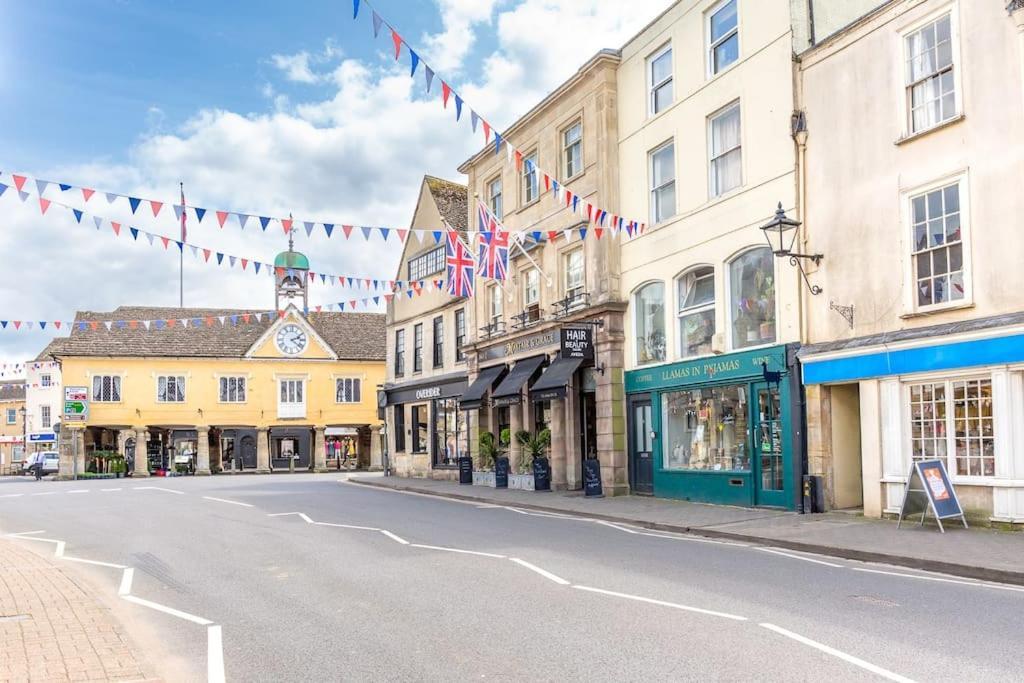 Light And Central Apartment Above Knead Bakery Tetbury Exterior photo