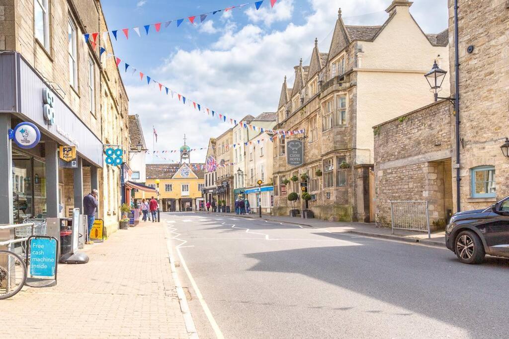 Light And Central Apartment Above Knead Bakery Tetbury Exterior photo